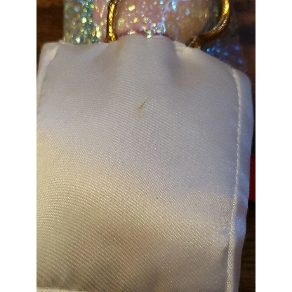 Fancy Feast 1990 Collectible Christmas Ornament White Cat in Bag Russ Kitty
